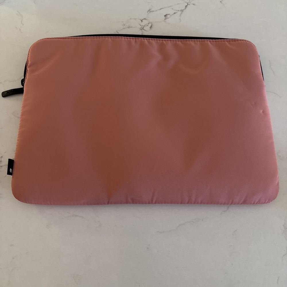 Incase Compact Sleeve 13-inch Laptop Pink  Office Core Clean Tech‎ Minimalist - Picture 8 of 10